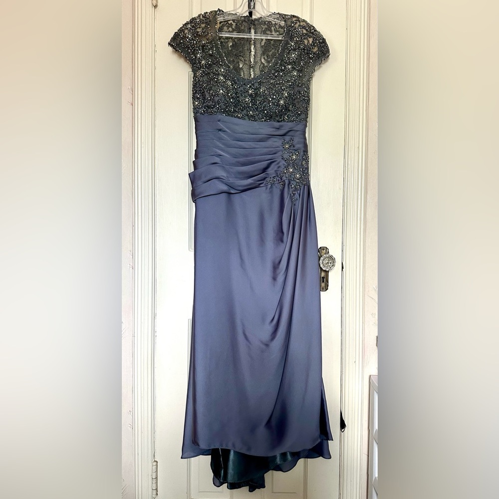 Lace & Beaded Alyce Jean De Lys Gown w. Pleats & Silky Skirt